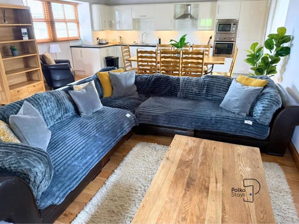 Living room, Dining area, kitchen