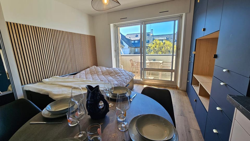 Bed, Balcony/Terrace, Living room, Photo of the whole room, Dining area, Bedroom