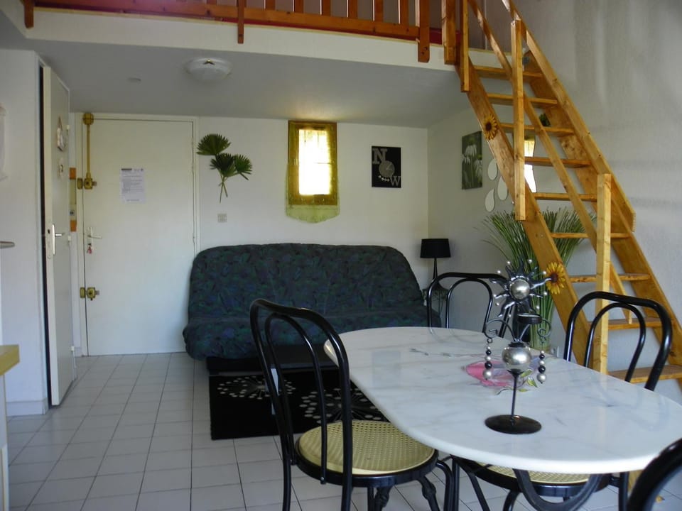 Appartement avec chambre et mezzanine à proximité de la mer Apartment in Agde