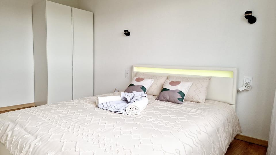 Bed, Photo of the whole room, Bedroom, towels, wardrobe