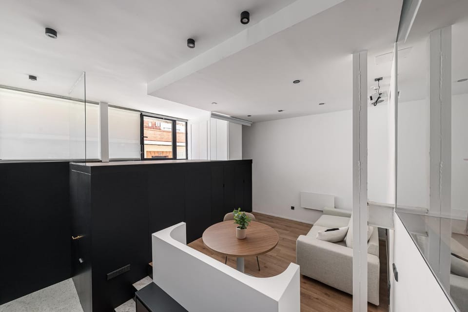 Apartamento de diseño en Valdeacederas Apartment in Madrid