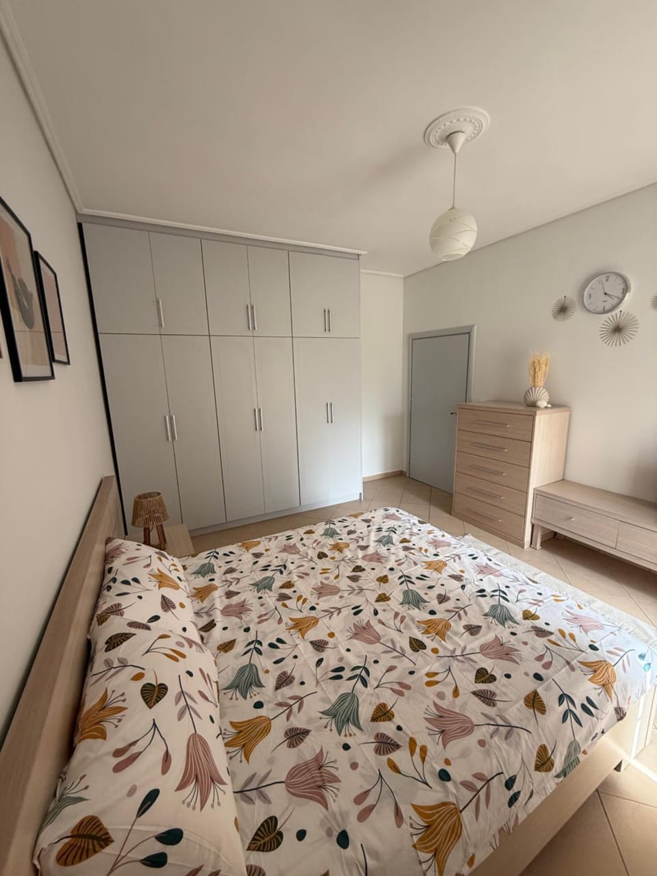 Central & 3 Min to Sea Apartment in Sarandë