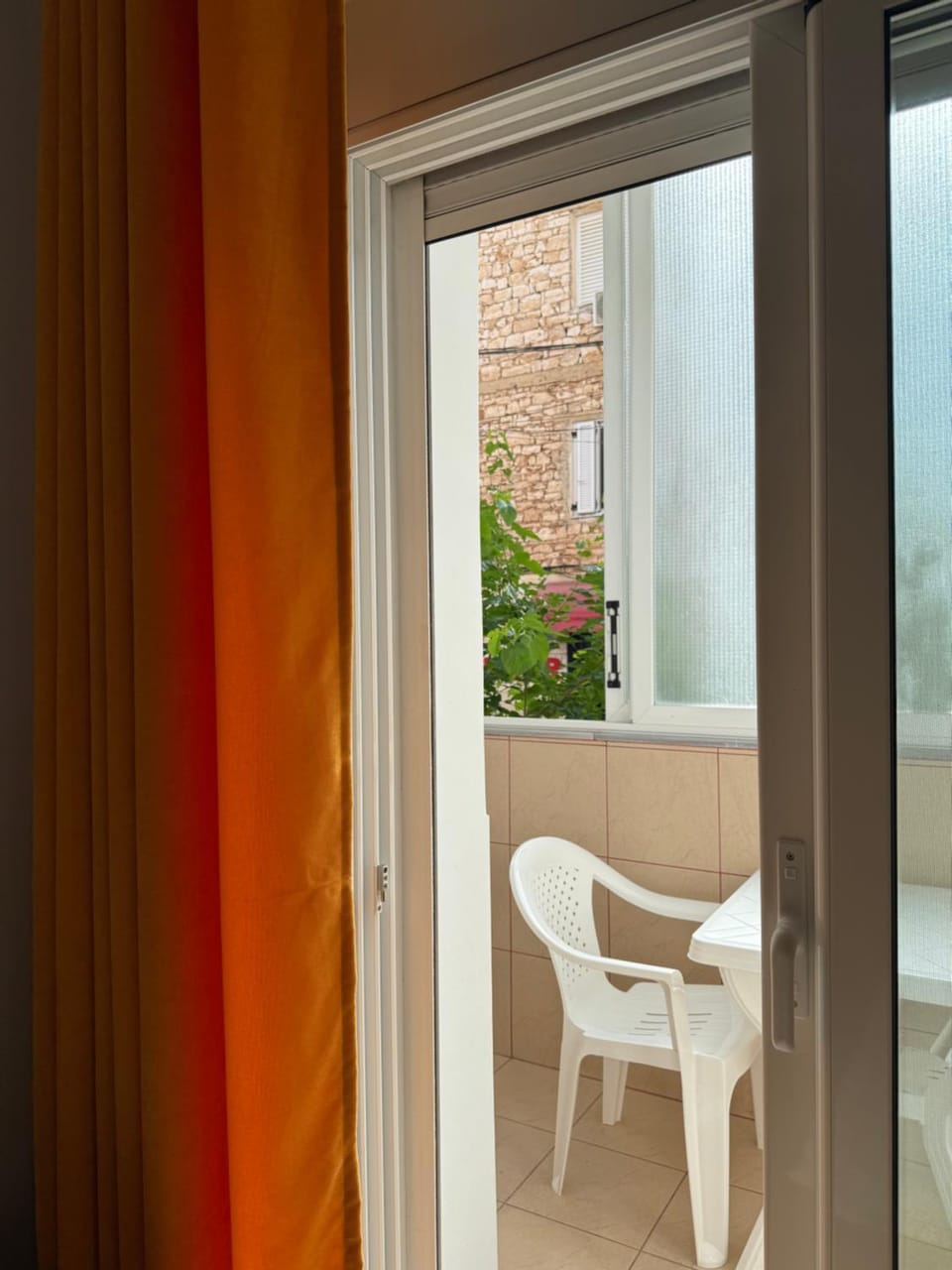 Central & 3 Min to Sea Apartment in Sarandë