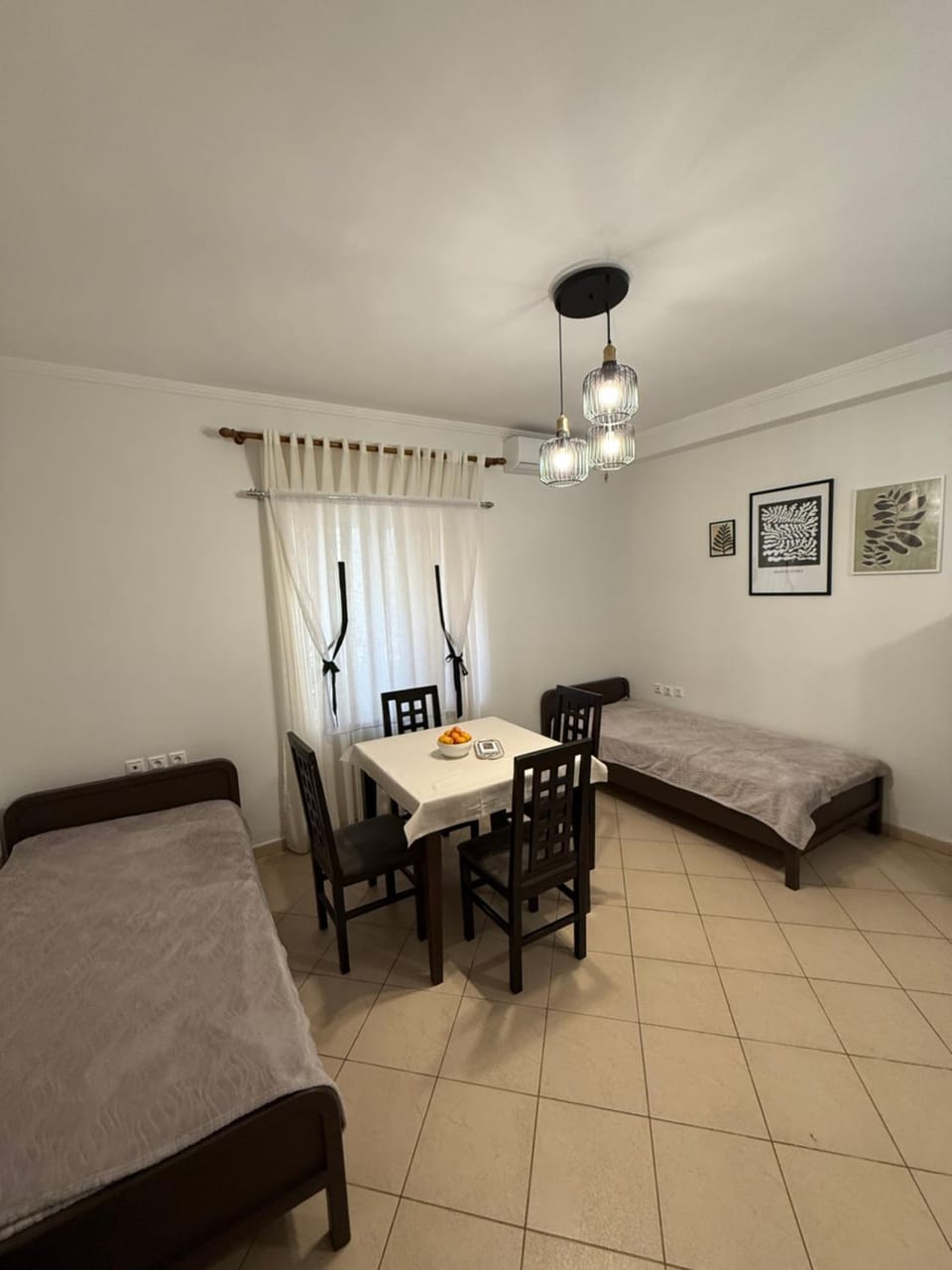 Central & 3 Min to Sea Apartment in Sarandë