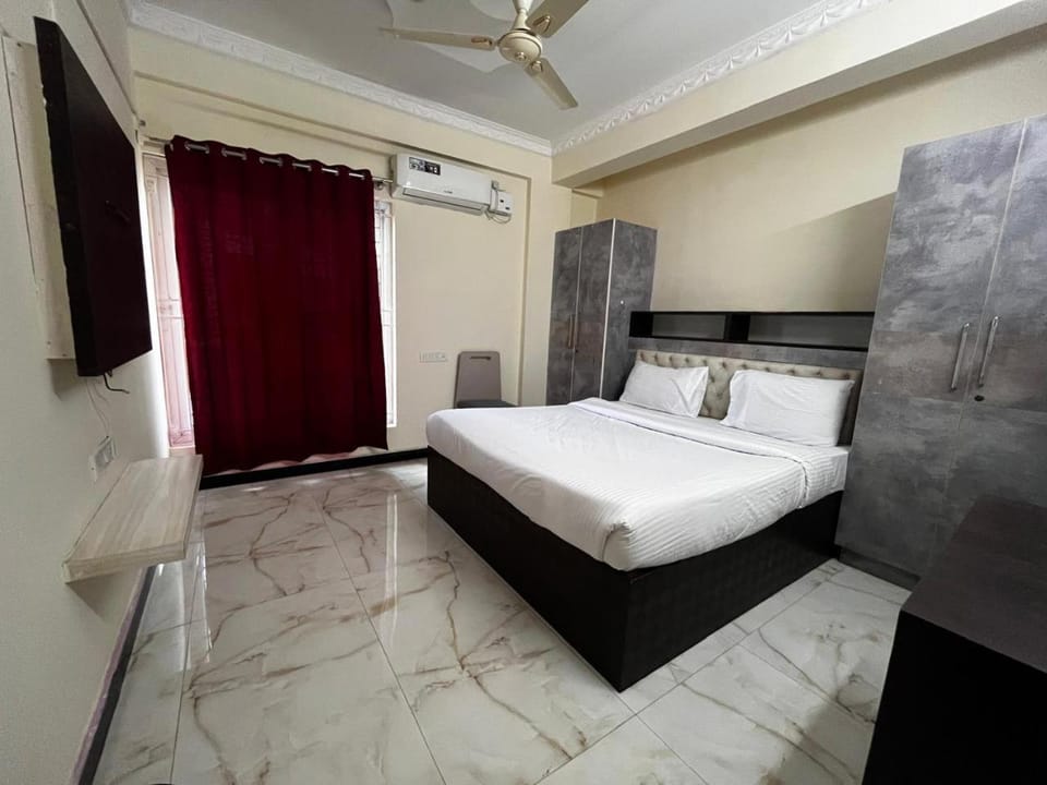 Bed, Photo of the whole room, Bedroom, air conditioner