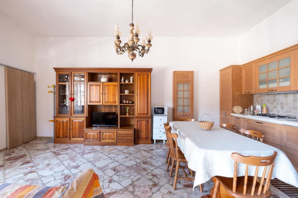 Property building, Kitchen or kitchenette, Living room