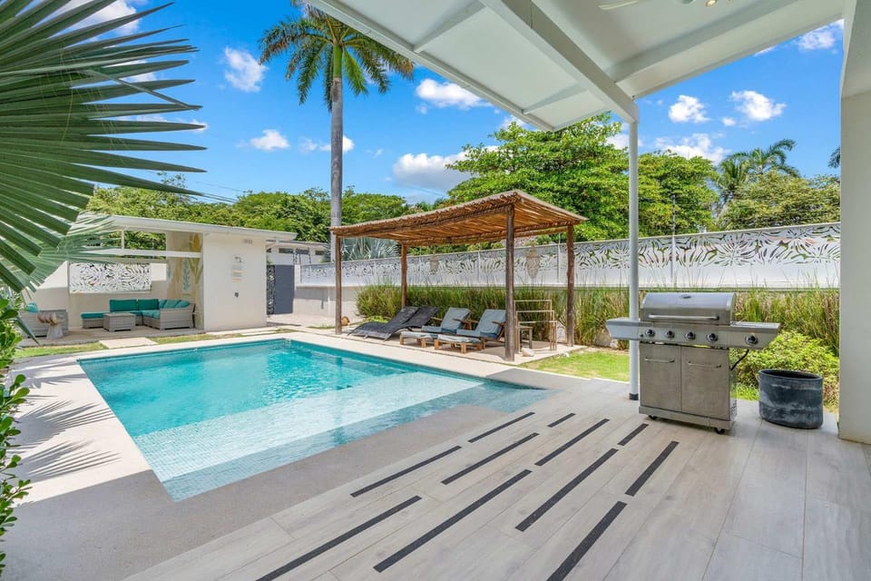Sprawling Modern Property with a Tranquil Outdoor Living Space swimming pool and a private Casita House in Guanacaste Province