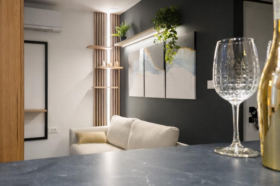 Living room, Food and drinks, Seating area