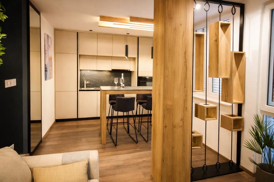 Kitchen or kitchenette, Dining area, oven, stove