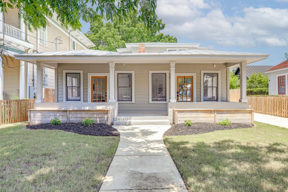 2 Blocks from Riverwalk: 1 Mile to SA Downtown House in San Antonio