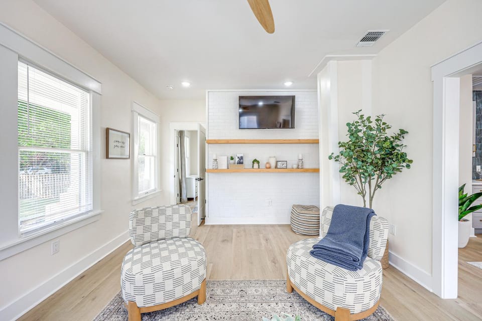 2 Blocks from Riverwalk: 1 Mile to SA Downtown House in San Antonio