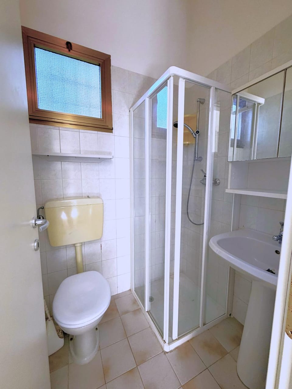 Shower, Toilet