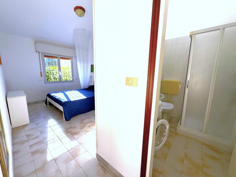 Shower, Bathroom, Bedroom, washing machine