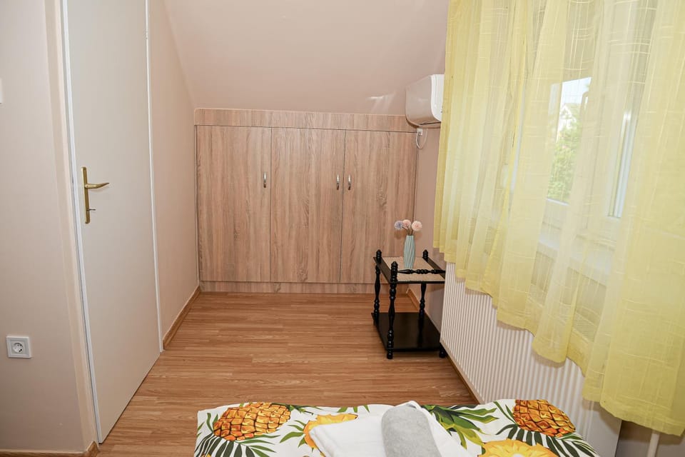 Bedroom, wardrobe