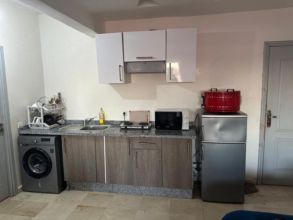 Kitchen or kitchenette, oven, stove, washing machine