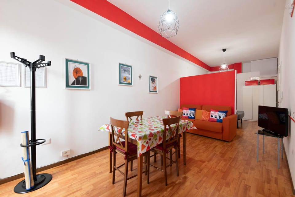 Photo of the whole room, Seating area
