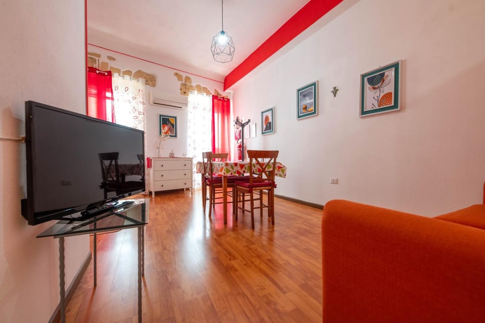 TV and multimedia, Dining area