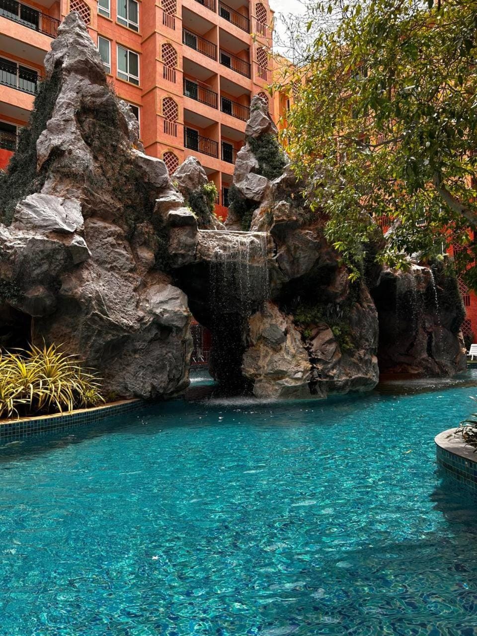 Nearby landmark, Day, Natural landscape, Pool view, Swimming pool