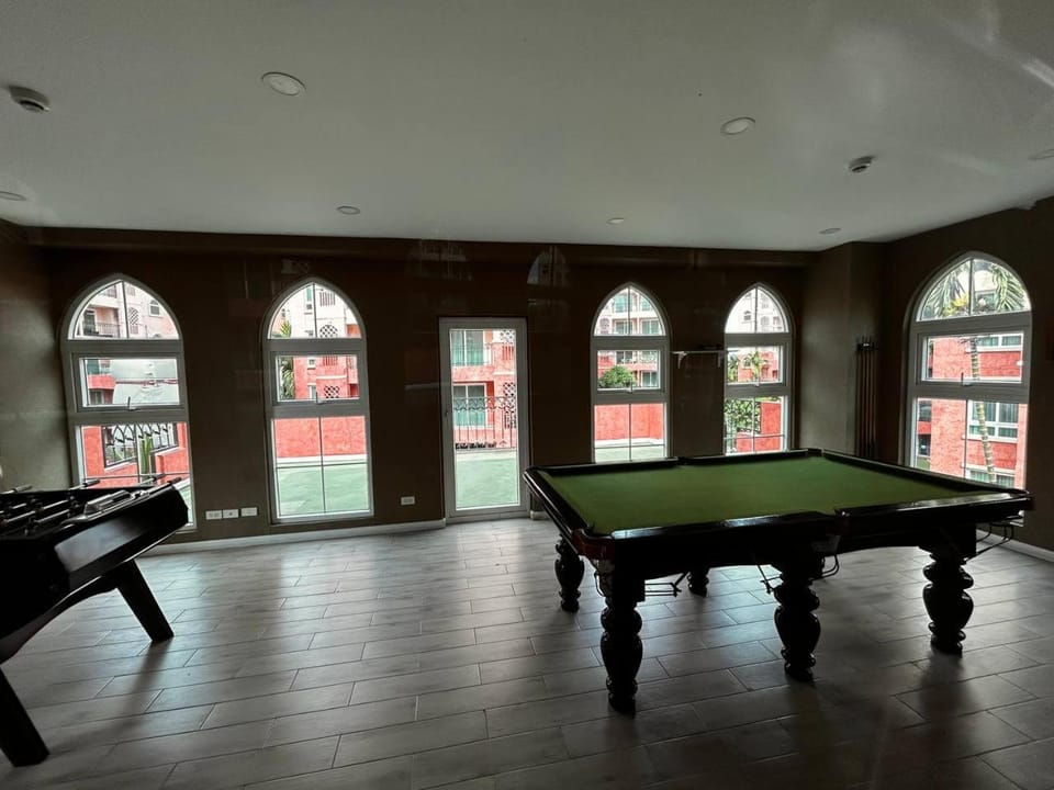 Billiard, Game Room