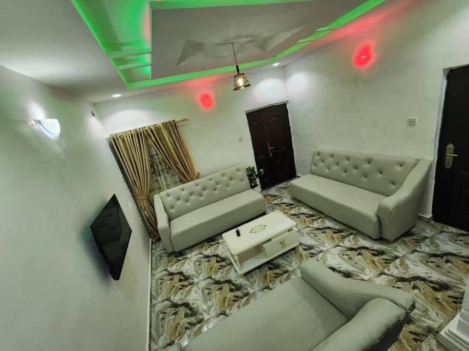 2-Bedroom Apt Short let in Benin City-Hosted by Tomla Built in 2025 Apartment in Nigeria