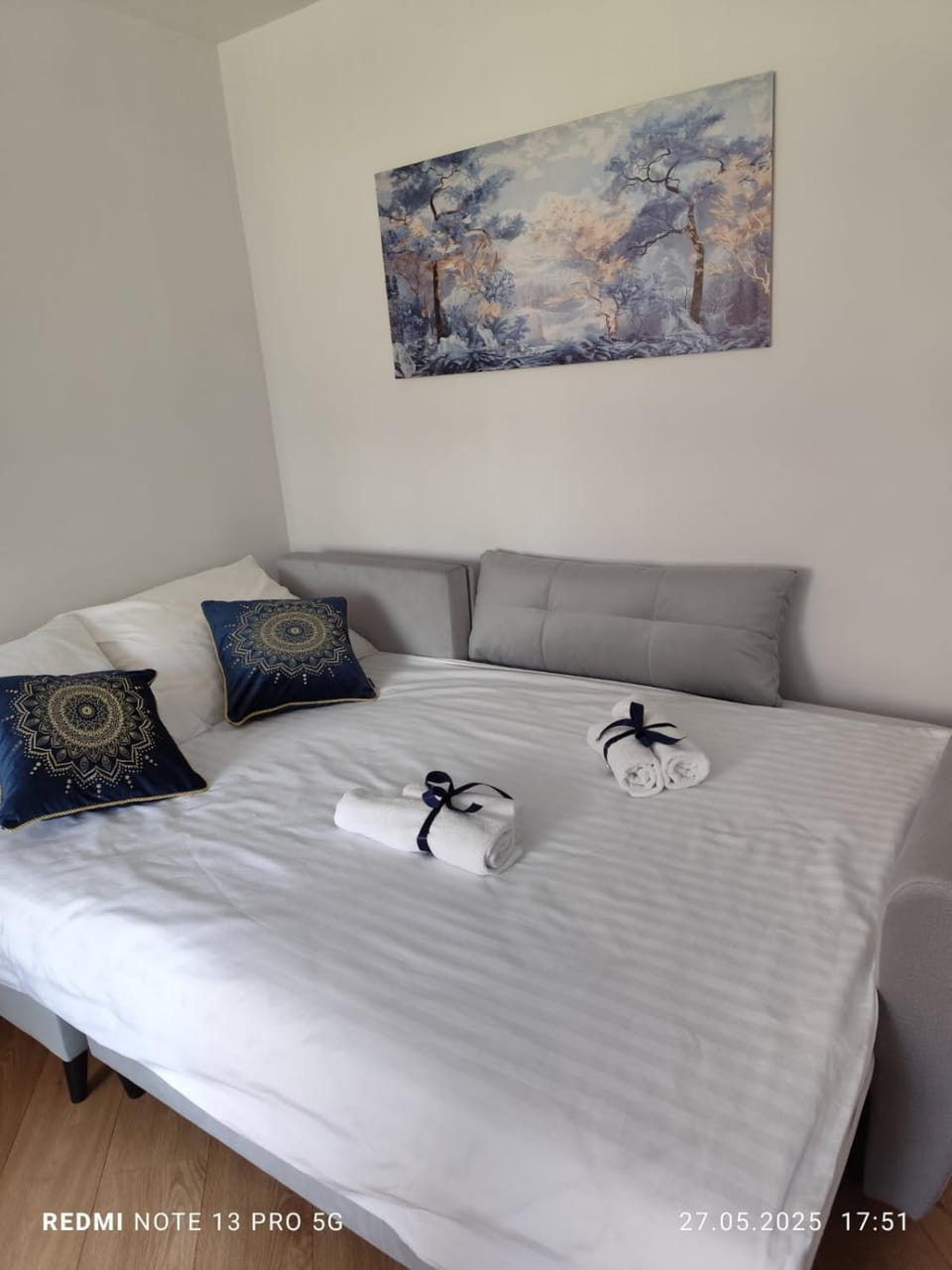 Bed, Photo of the whole room, towels