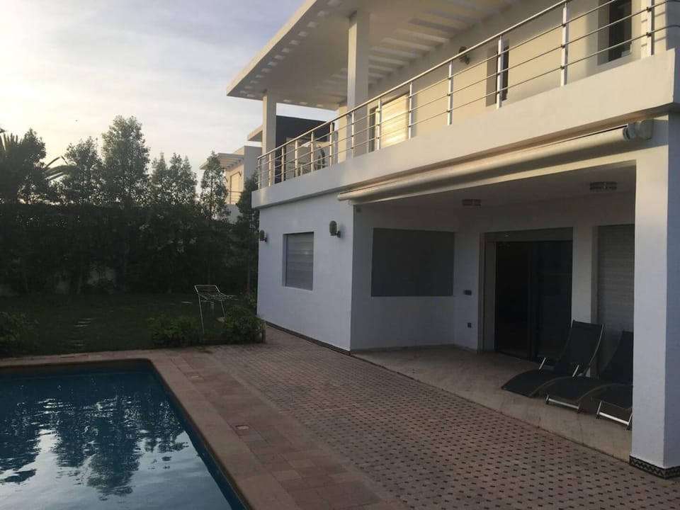 Luxurious 5 Bedrooms Villa with Pool AB51053 Villa in Agadir