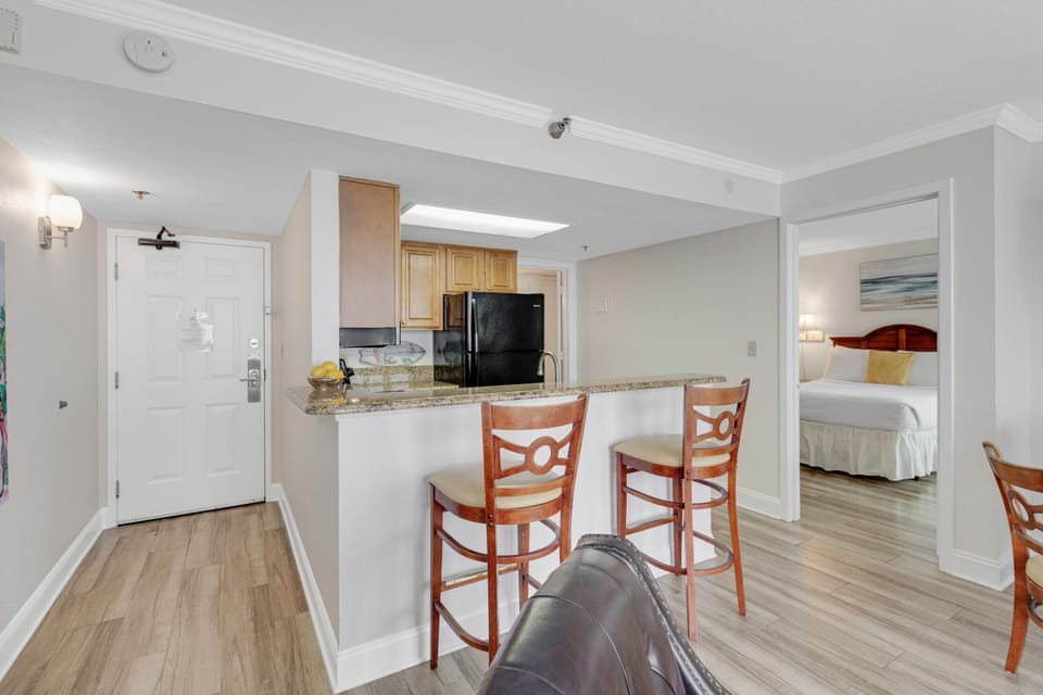 Impressive 1Br Oceanfront Suite, Dogs OK! 1006 Apartment in Myrtle Beach