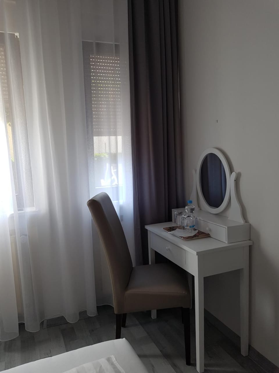 Other, Photo of the whole room, Decorative detail, Decorative detail