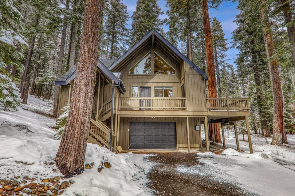Misty Pines by Tahoe Getaways at Tahoe Park - Newly Remodeled Pet Friendly 3 BR w Private Beach HOA House in Tahoe City