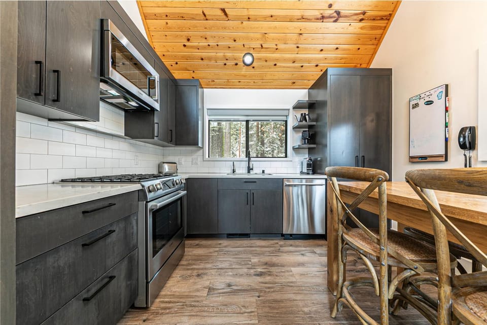 Misty Pines by Tahoe Getaways at Tahoe Park - Newly Remodeled Pet Friendly 3 BR w Private Beach HOA House in Tahoe City