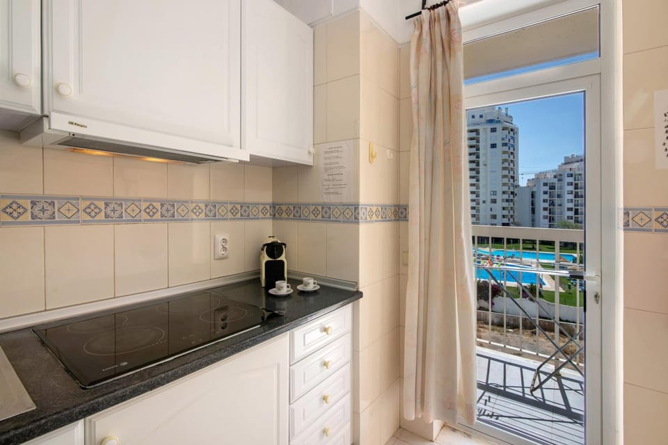 Property building, Kitchen or kitchenette, Living room