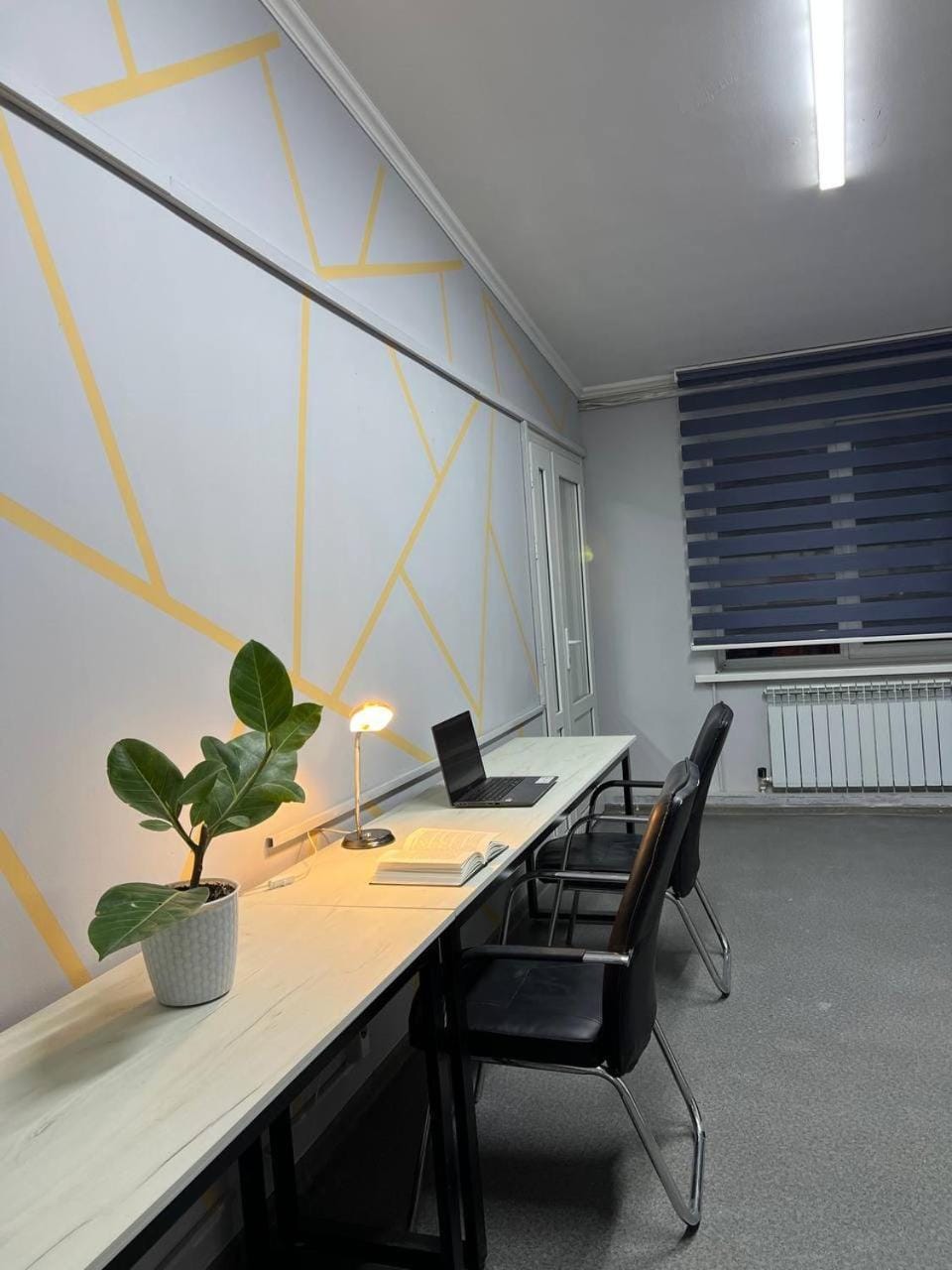 Seating area, internet
