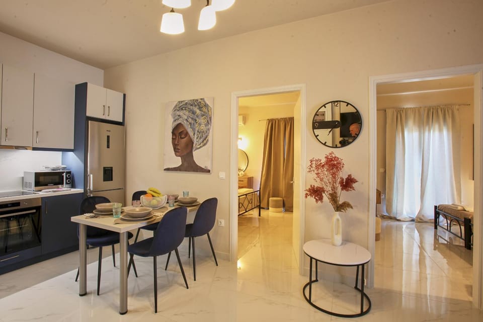TV and multimedia, Living room, Food and drinks, Seating area, Dining area, Food, oven, stove