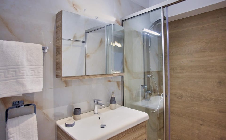 Shower, Bathroom, towels