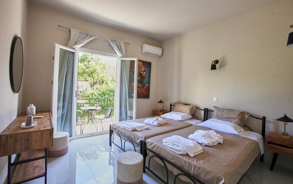 Bed, Photo of the whole room, Bedroom, towels, air conditioner