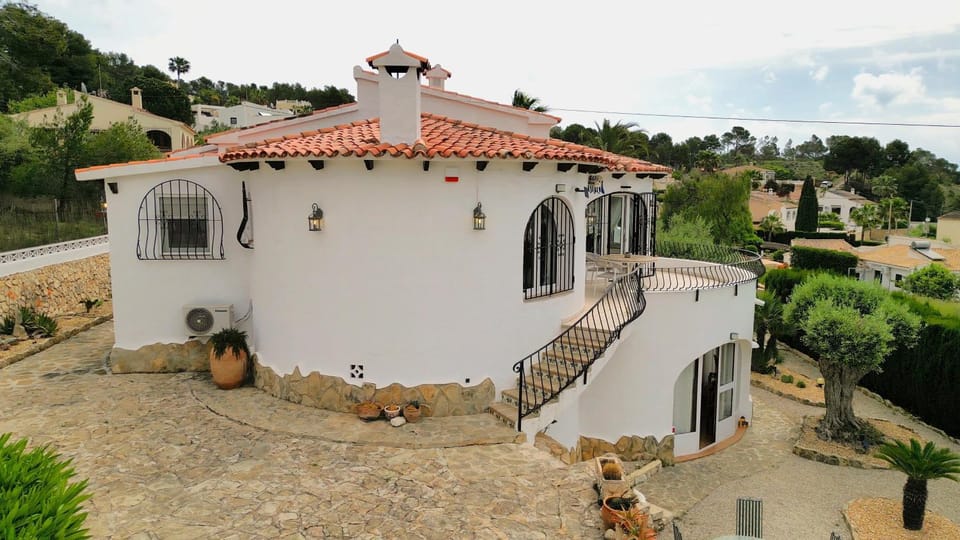 Leamar House by Theka Services House in Calp