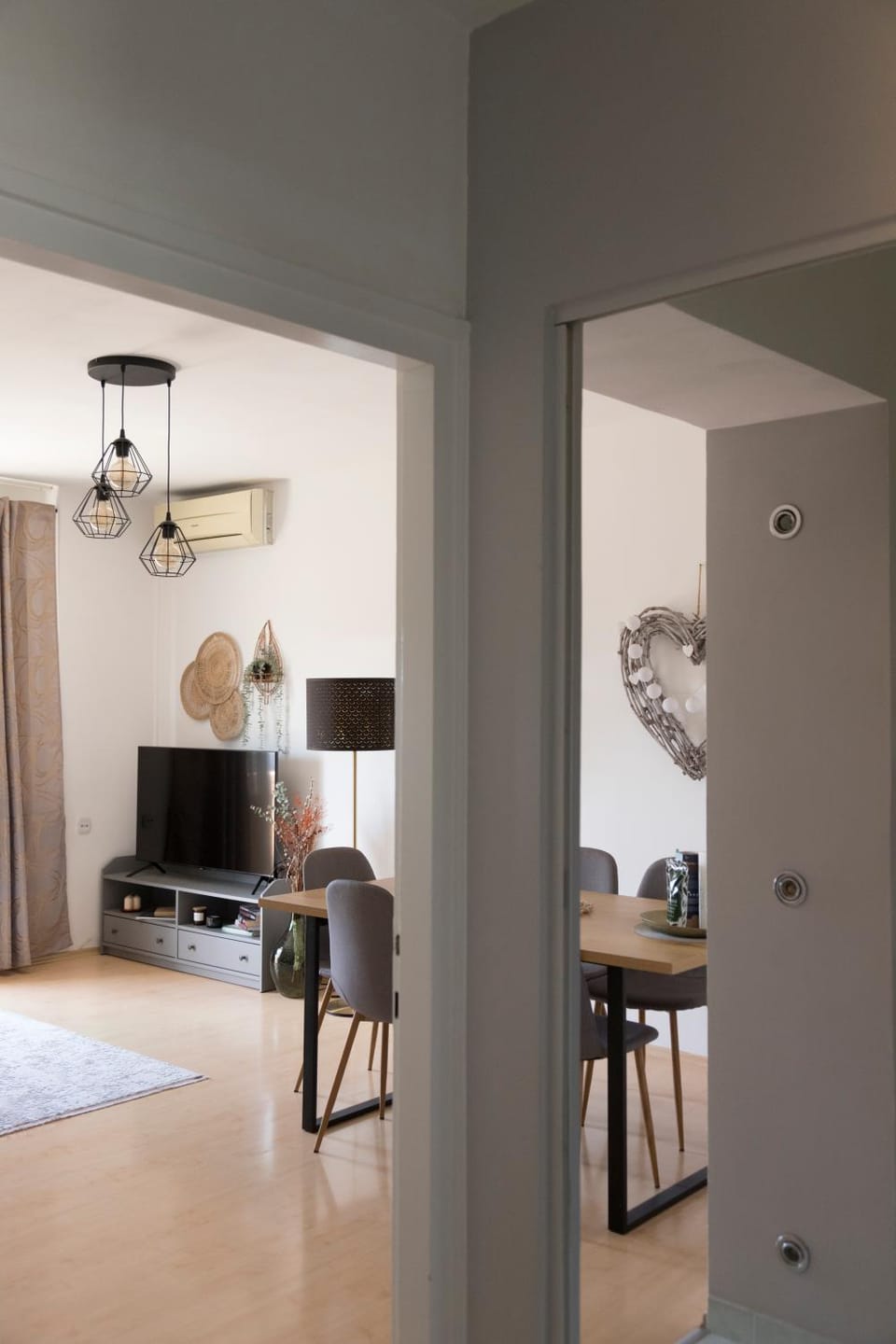 TV and multimedia, Dining area