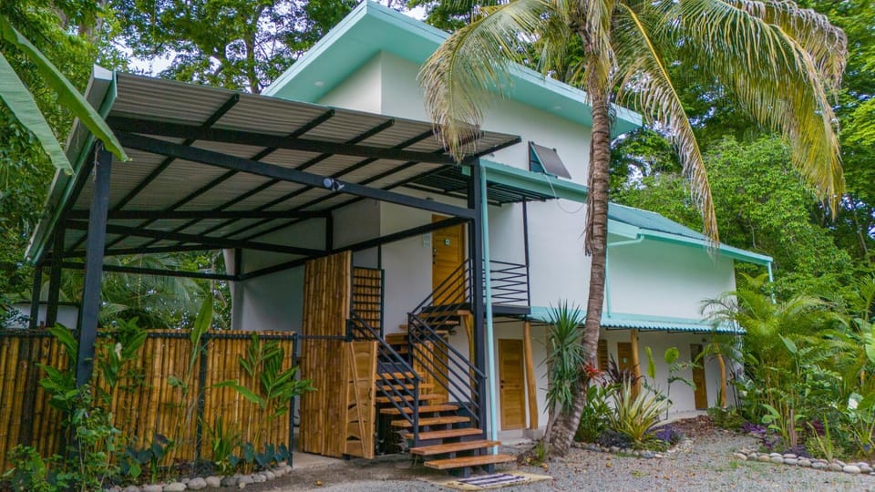 White Pearl - Apartments on the Beach with AC and Pool Apartment in Puerto Viejo Talamanca