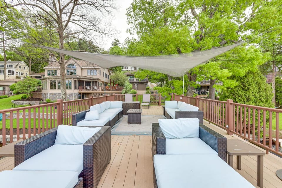 1 Mi to Village: Waterfront Oasis in Lake George! House in Queensbury