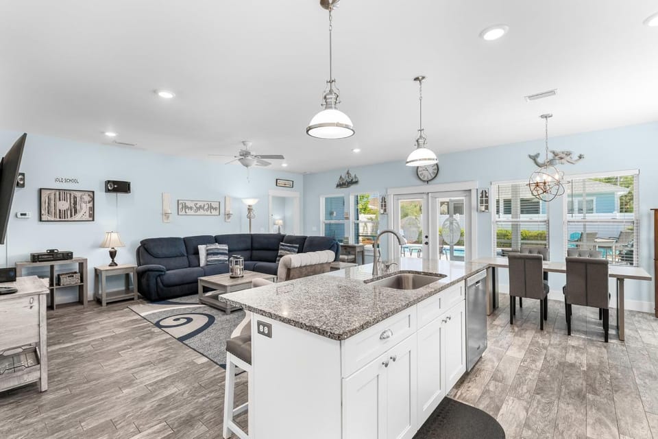 TV and multimedia, Kitchen or kitchenette, Living room, Seating area, Dining area, Pool view
