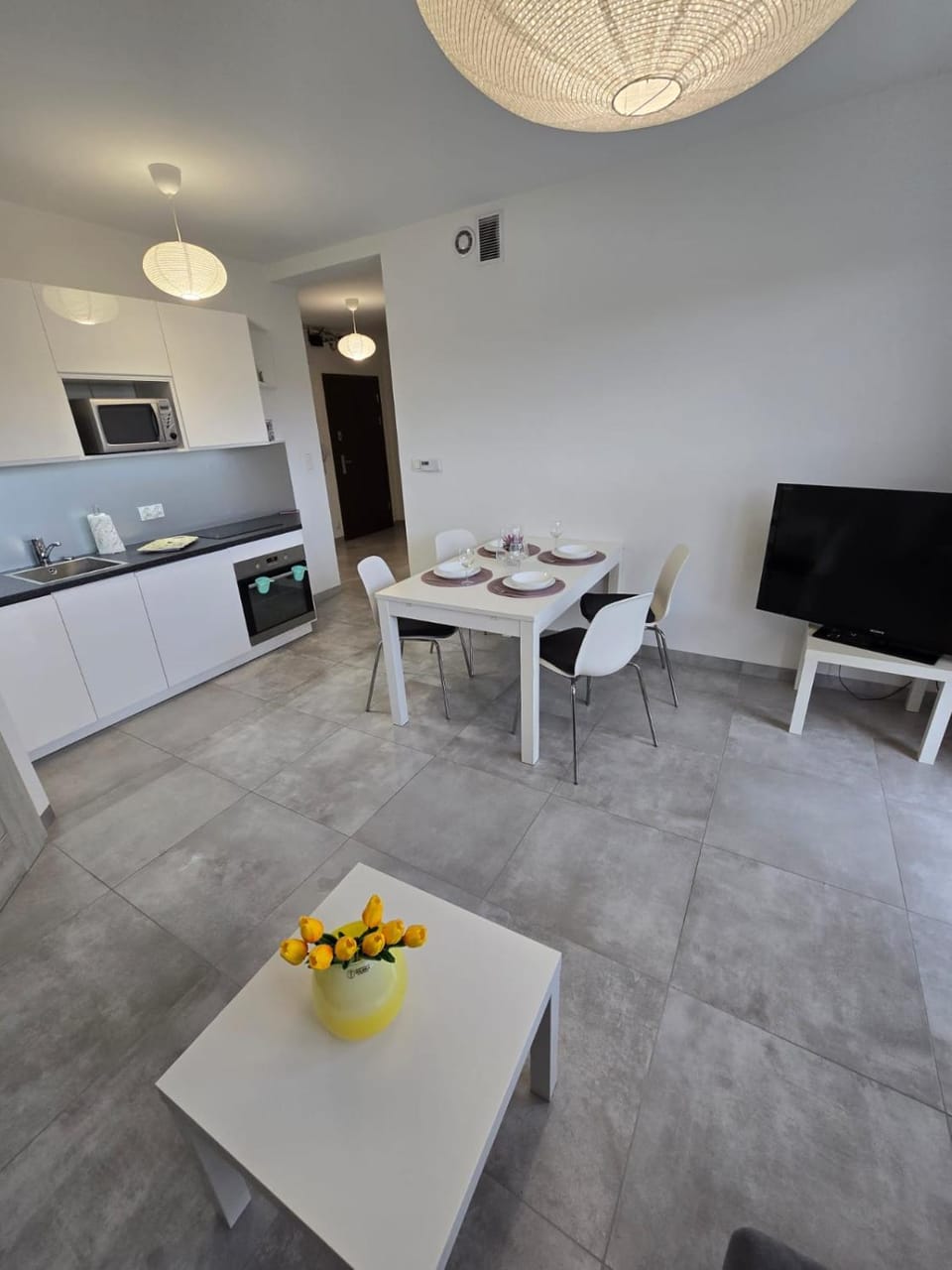 Kitchen or kitchenette, Seating area, stove