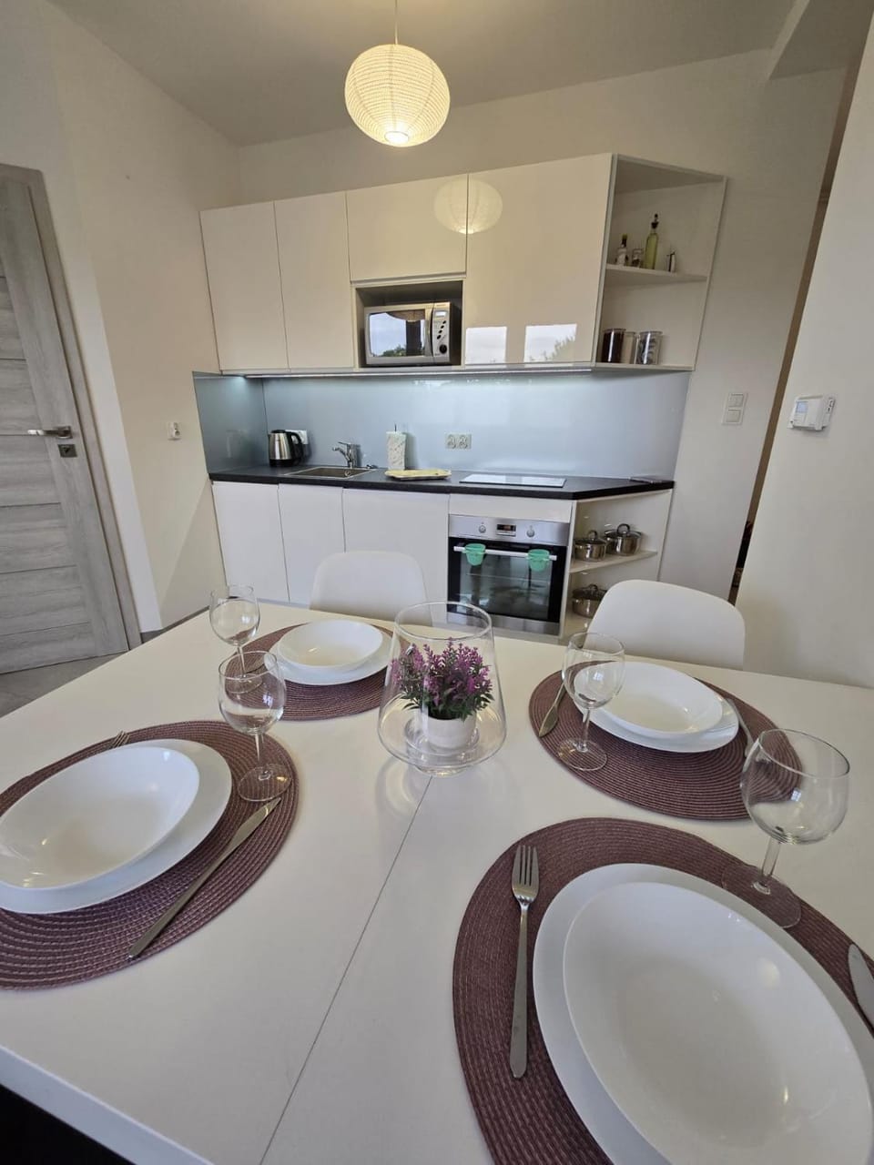 Kitchen or kitchenette, Dining area, stove