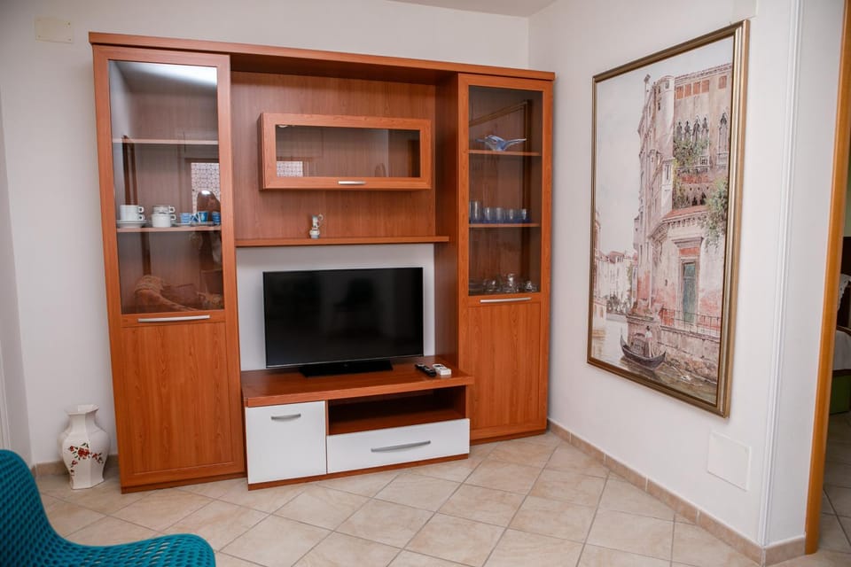 Communal lounge/ TV room, TV and multimedia
