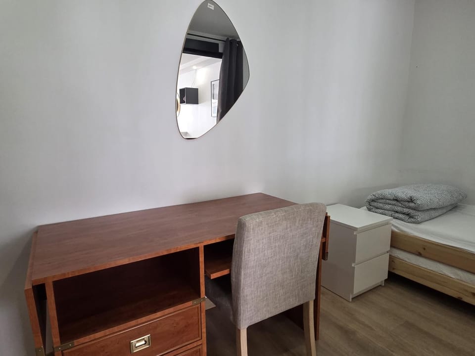 4 min walk to metro, 3 bedrooms &Salon, La Défense Apartment in Puteaux