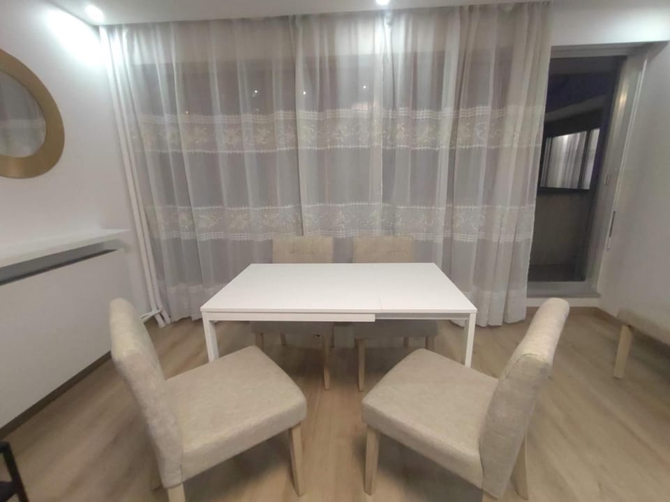 4 min walk to metro, 3 bedrooms &Salon, La Défense Apartment in Puteaux