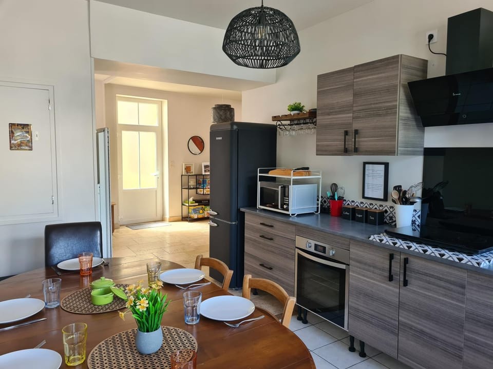 Kitchen or kitchenette, oven, stove