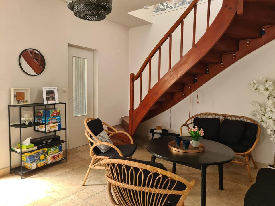 Living room, Seating area