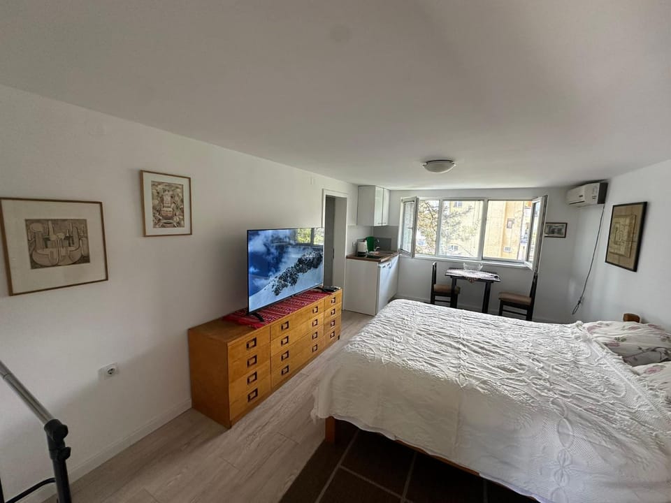 TV and multimedia, Bedroom