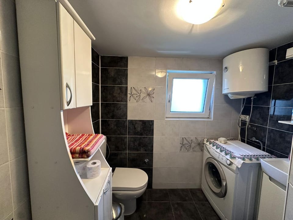 Toilet, Bathroom, washing machine