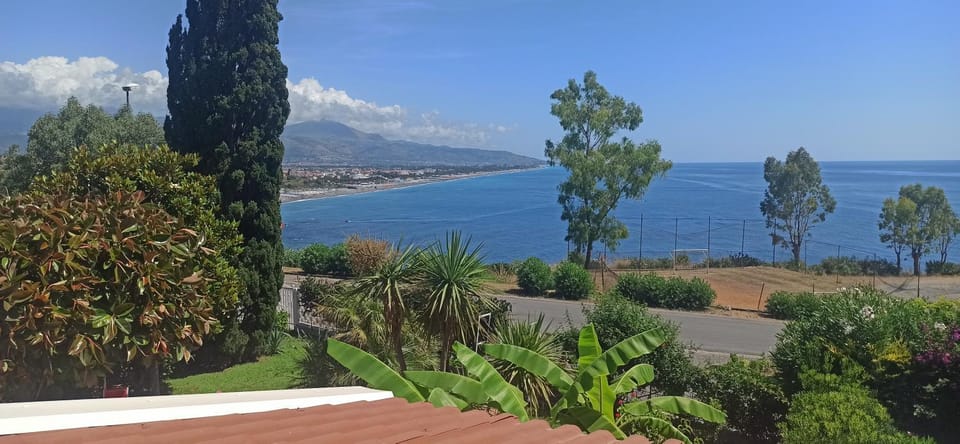 Nearby landmark, Day, Natural landscape, Balcony/Terrace, Mountain view, Sea view